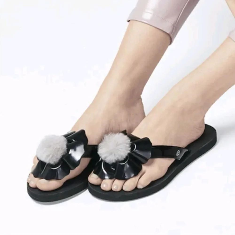 UGG Women's Poppy Flower Flip Flop Black